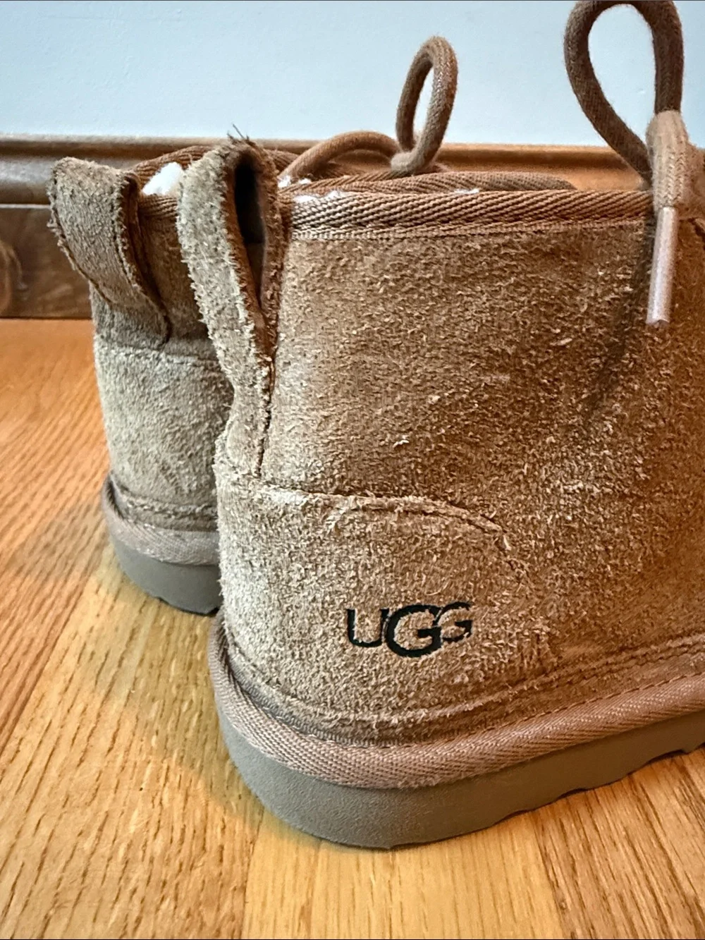UGG guc light